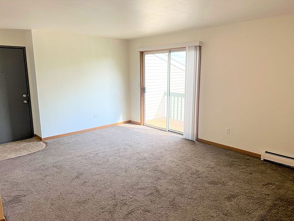 3rd image of 411 Stratford Way APT 8