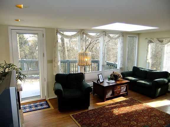 Living Rm to Roof Deck!