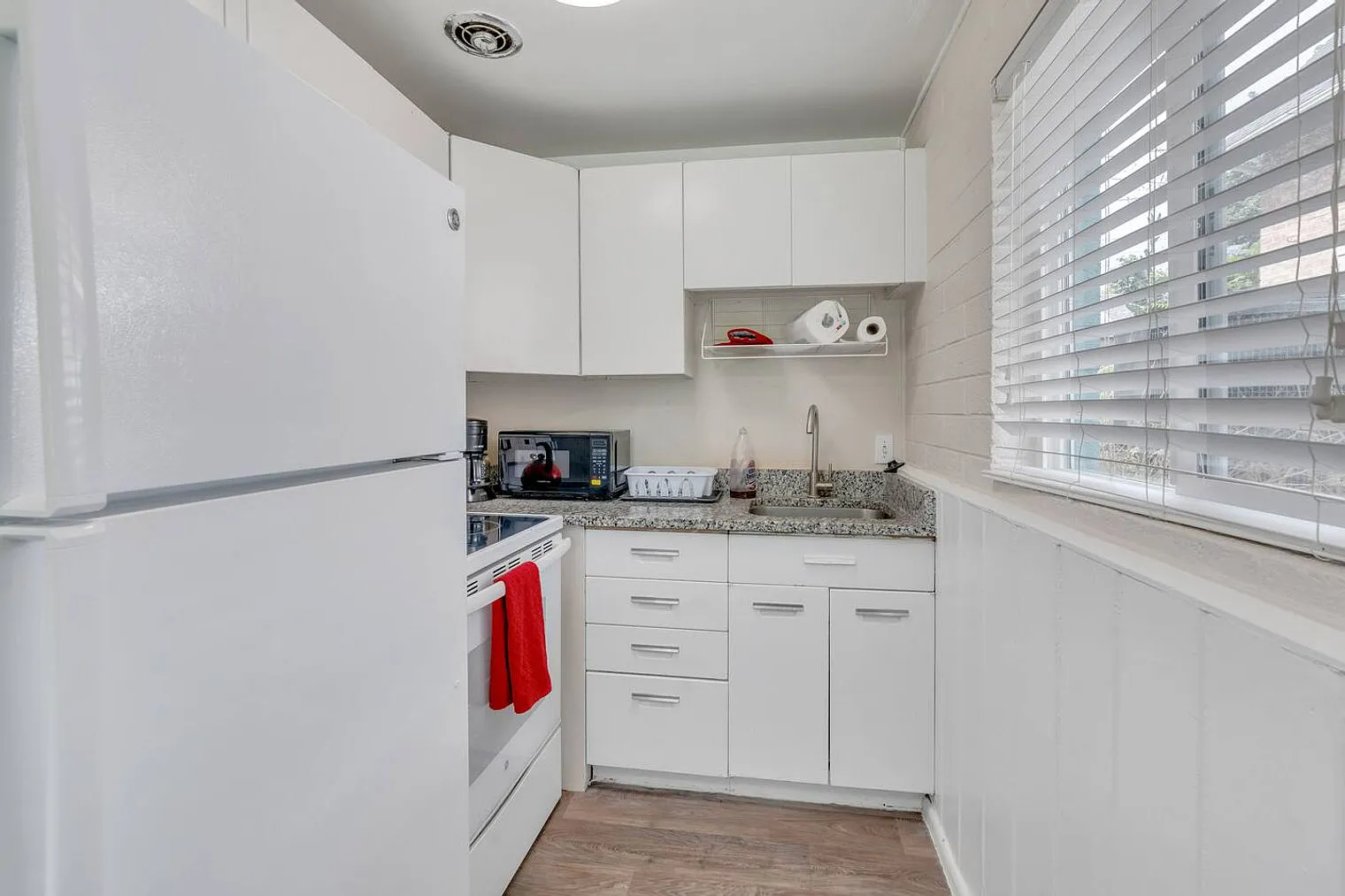 1 bed, 1.0 bath, 796 sqft, $2,889 — Photo 4