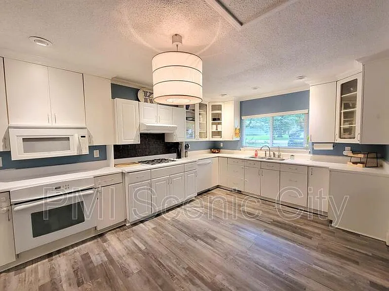 709 James Ave — Photo 6
