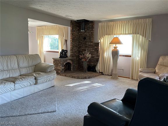 3rd image of 3881 Saint Nicholas Dr