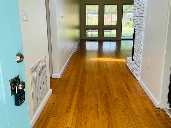 3rd image of 2968 Lynnhaven Dr