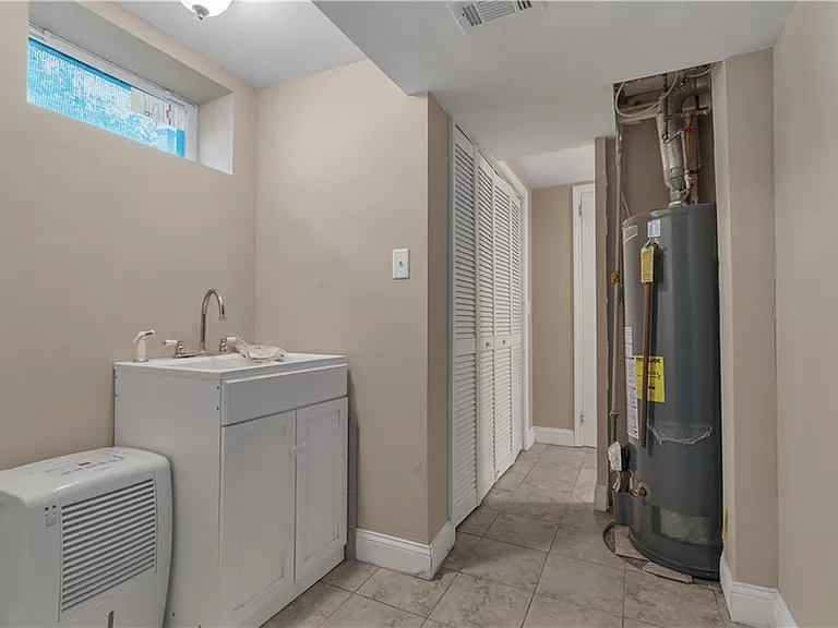 98 Butler Ave — Photo 28