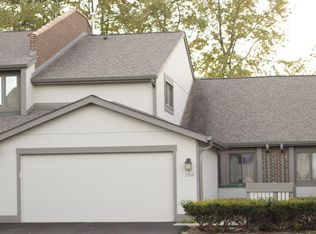 108 Ginger Ct, Rolling Meadows, IL 60008