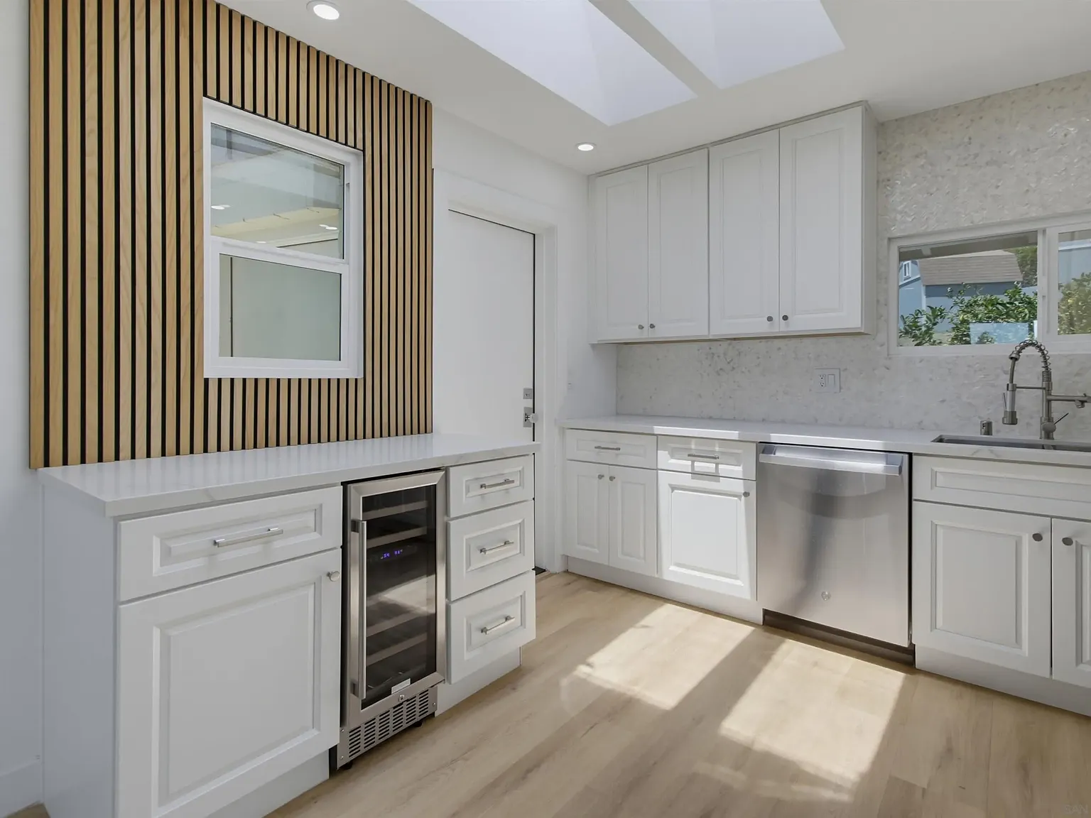 3 bed, 2.0 bath, 1469 sqft, $3,950 — Photo 4