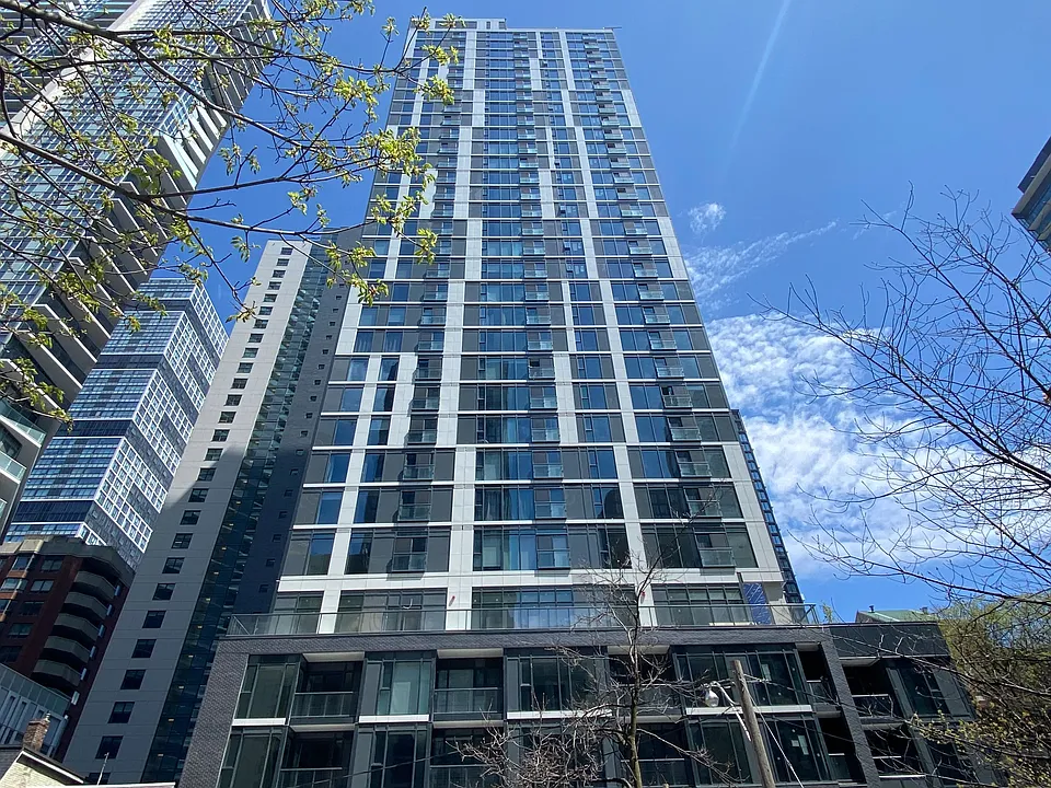 65 Mutual St #2809