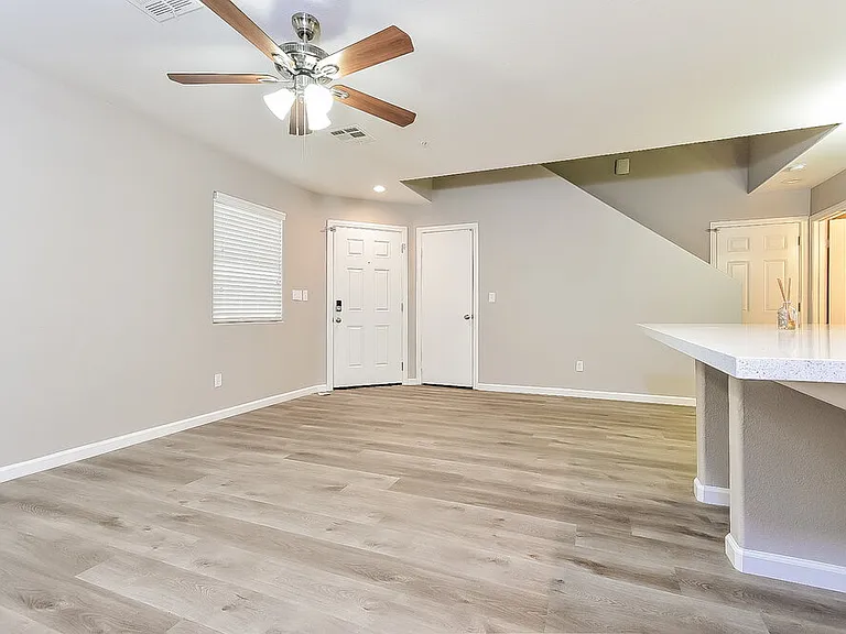 3214 Sunrise Cove Ave — Photo 4