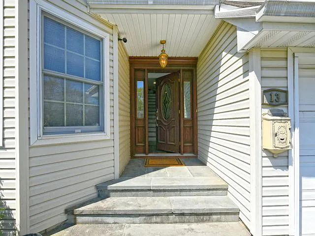 4 bed, 2.5 bath, 2500 sqft, $6,000 — Photo 4