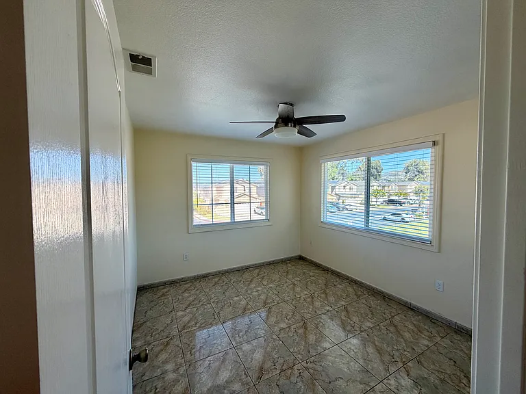 1561 Rebecca Ln — Photo 38
