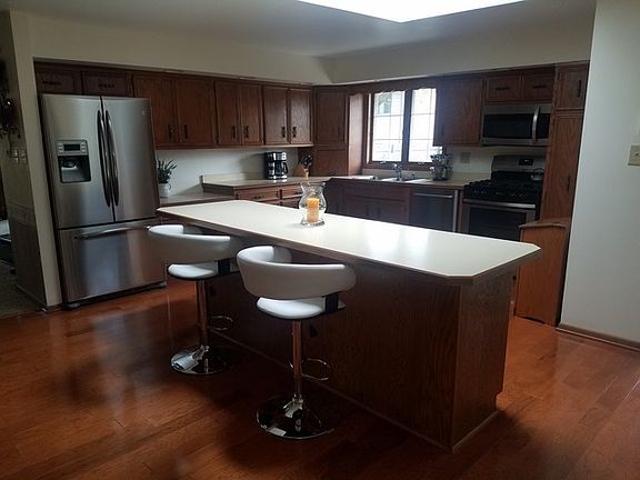 2nd image of 6636 W 88th St