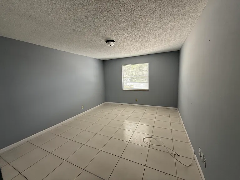 2519 Griffin Sq — Photo 5