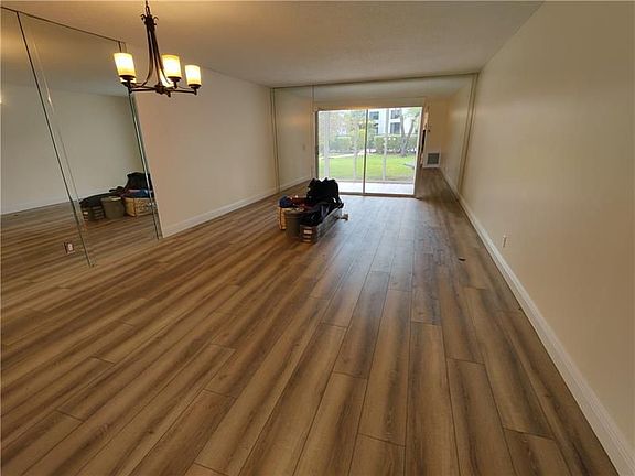5th image of 14797 Cumberland Dr #1010