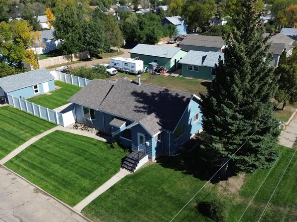 802 8th Ave W, Williston, ND 58801