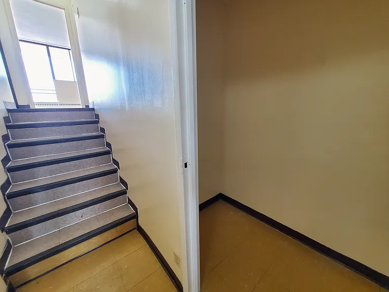 401 Princess St — Photo 36