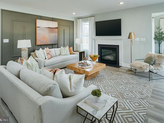 3rd image of 5282 Newport Cir