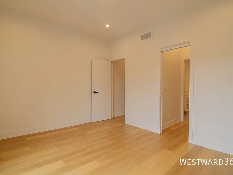 2046 W Washington Blvd #3 — Photo 13
