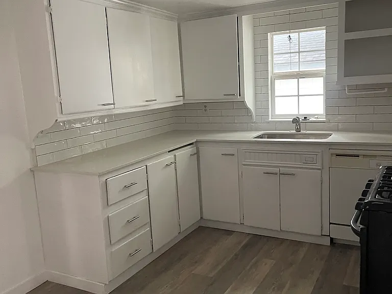 11 N Howard St — Photo 7