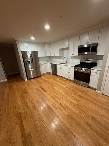 1st image of 138 Elm St APT 27