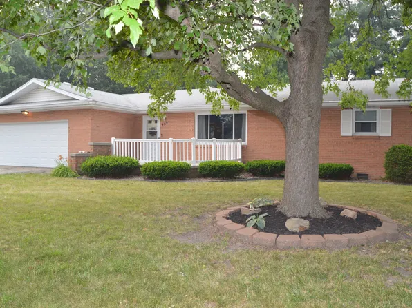 706 Robert Webb Dr, Monticello, IL 61856