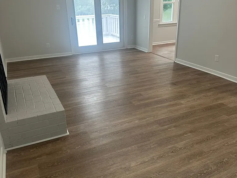 912 Hartford Ln — Photo 3