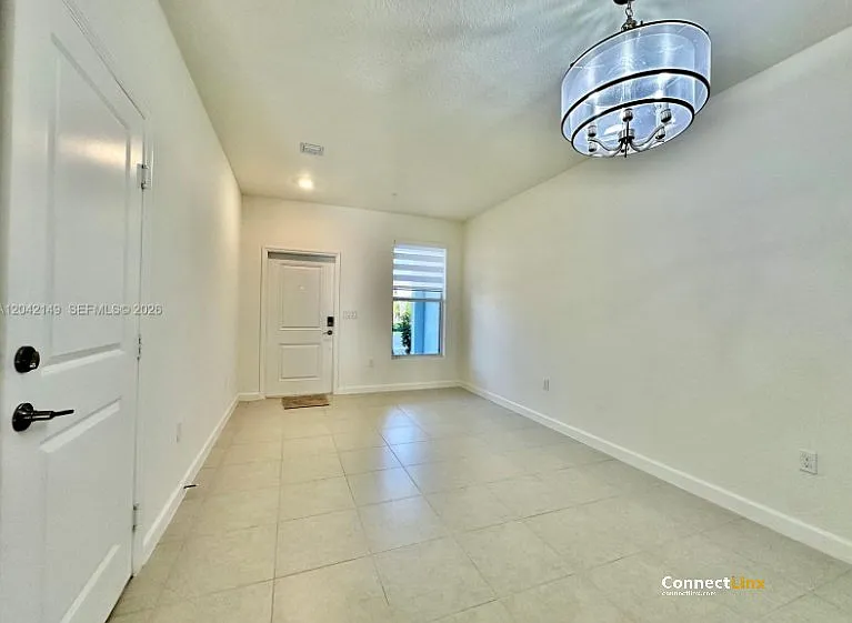 114 SW 184th Pl — Photo 5