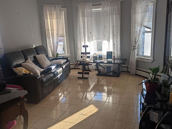3rd image of 53 French St Floor 3