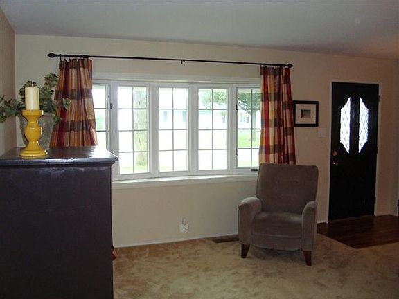 4th image of 1704 W Woodmont Dr