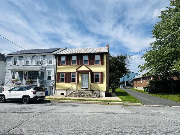208 W 2nd St, Bernville, PA 19506