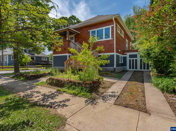 1498 Ferry St SE, Salem, OR 97301