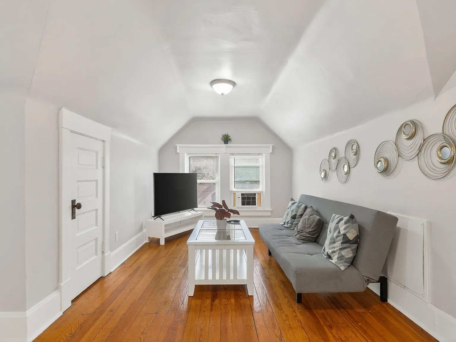 4 bed, 3.0 bath, 2093 sqft, $1,308 — Photo 1