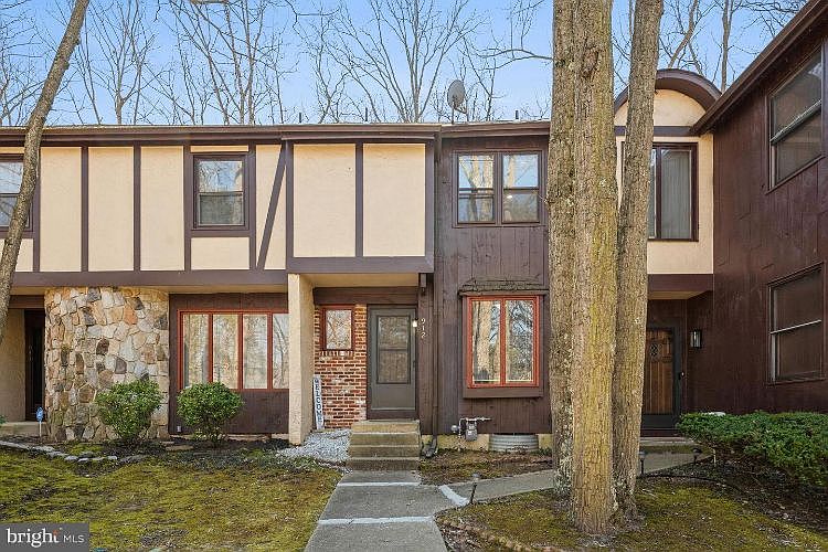 1st image of 912 Burberry Ct