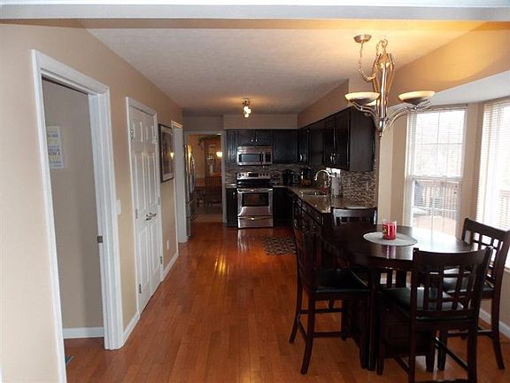 3rd image of 6325 Carriageview Ln