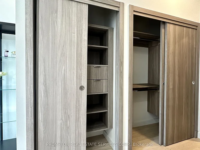 27 McMahon Dr #Townhouse 112 — Photo 17