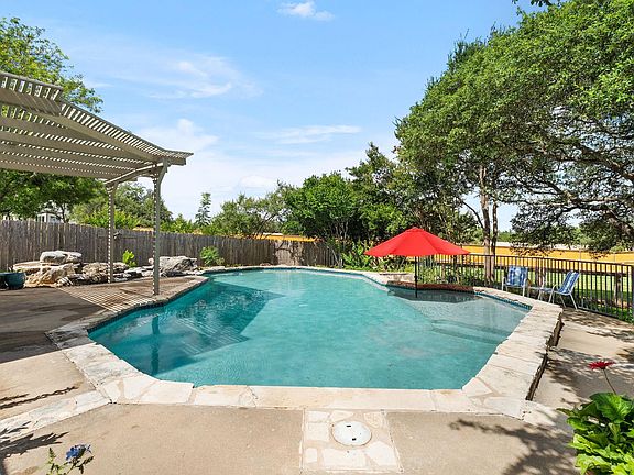 5th image of 305 Riverview Dr