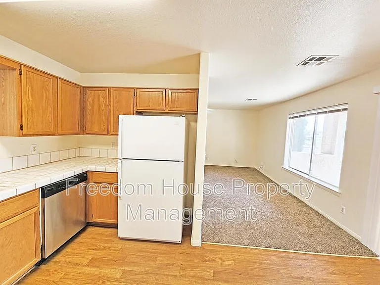 561 Bourbon St #B — Photo 11