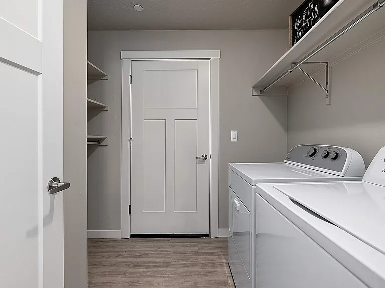 Latitude 40 Two Bedroom With Garage