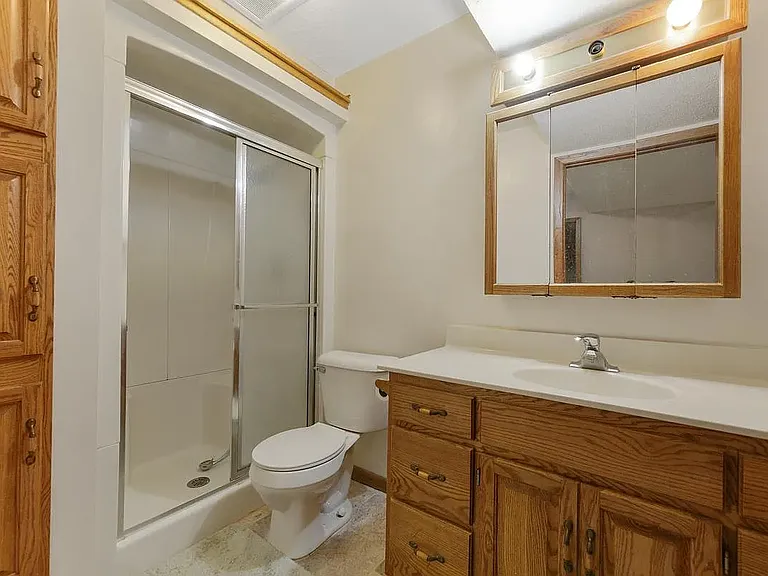 751 Lathrop Dr — Photo 18