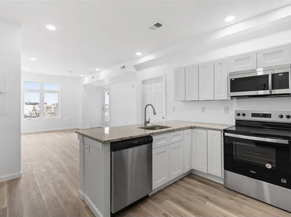 4250 Lancaster Ave, Philadelphia, PA