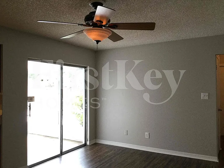 161 Sheridan Ave — Photo 9