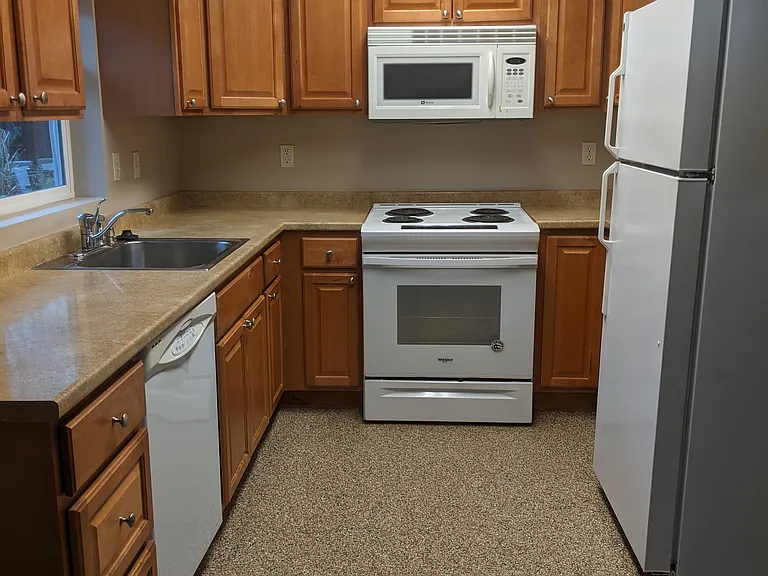 1421 S Euclid Ave — Photo 1
