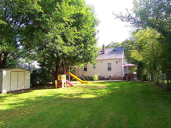 5th image of 881 Burke Ave NE