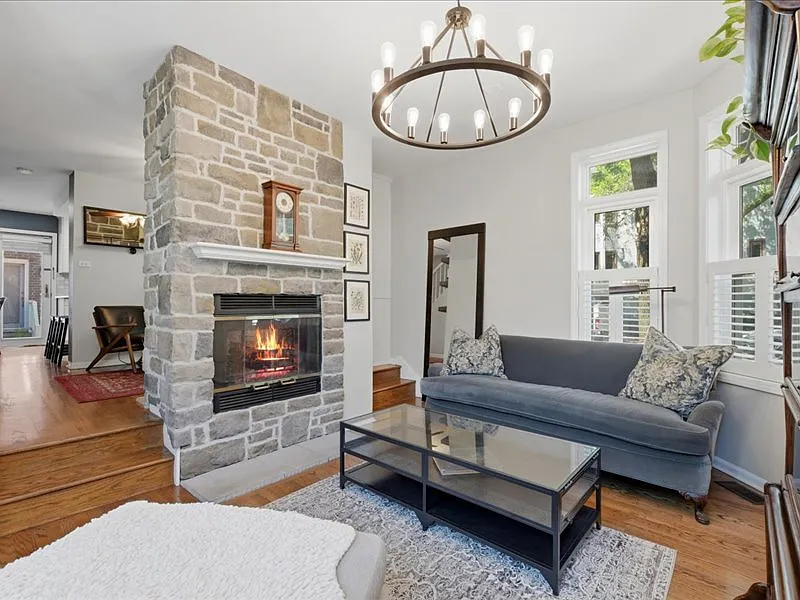 3 bed, $4,600 — Photo 2