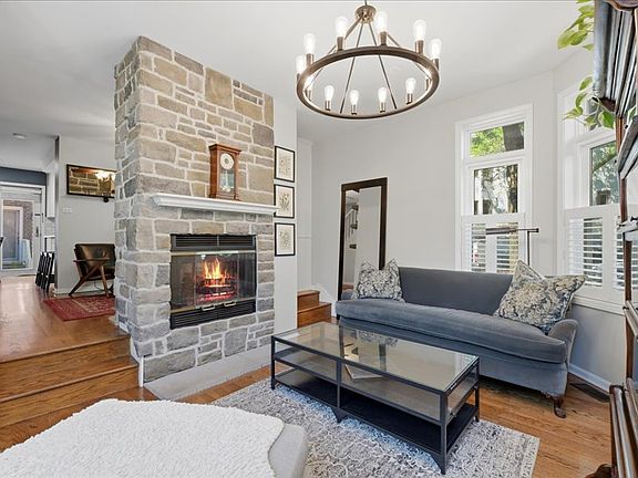 2nd image of 3311 N Racine Ave APT A