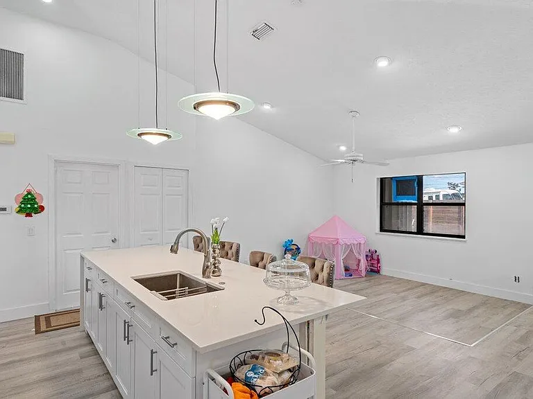 434 SW Jeanne Ave — Photo 26