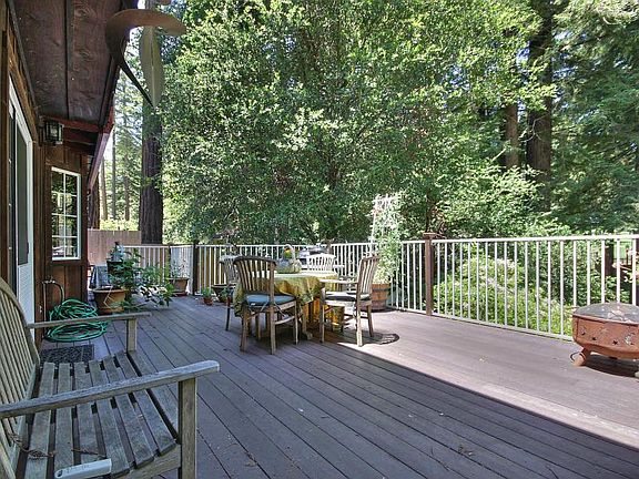 4th image of 320 Lake Dr