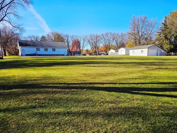 421 13th St SE, Willmar, MN 56201