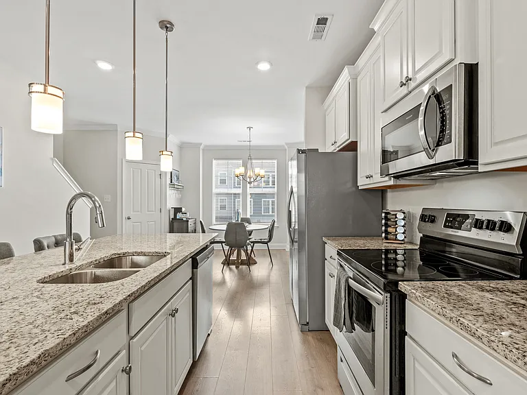 833 Westcott Ln — Photo 8