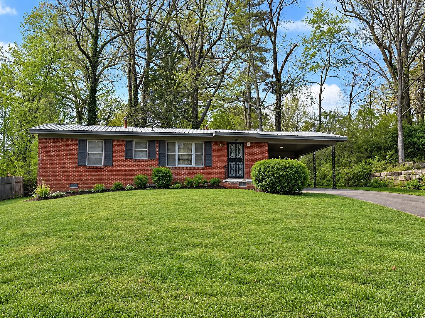3 bed, 1.5 bath, 1600 sqft, $1,200 — Photo 1