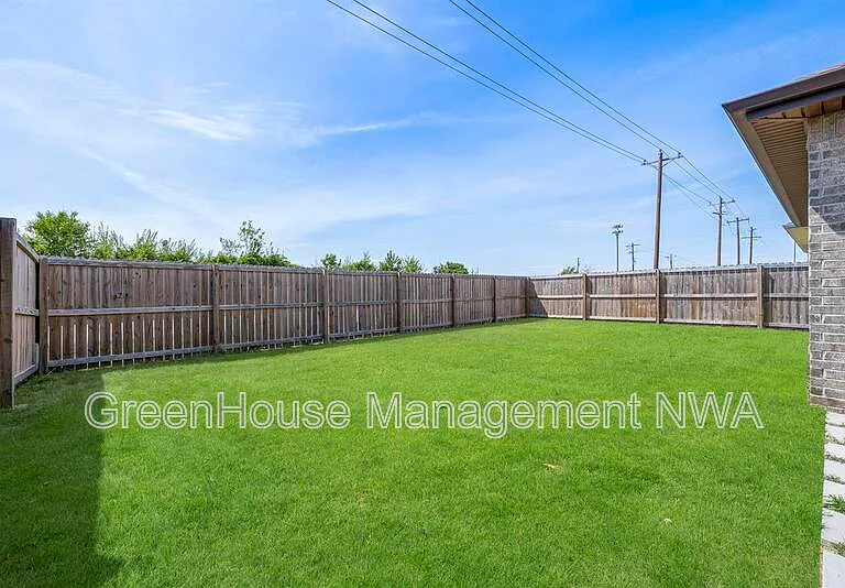 6111 NW McClellen St — Photo 22
