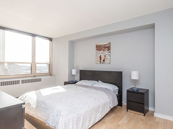 3rd image of 3950 N Lake Shore Dr APT 911